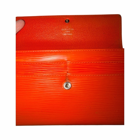 Louis Vuitton Orange Epi Sarah Wallet - Picture 9 of 12